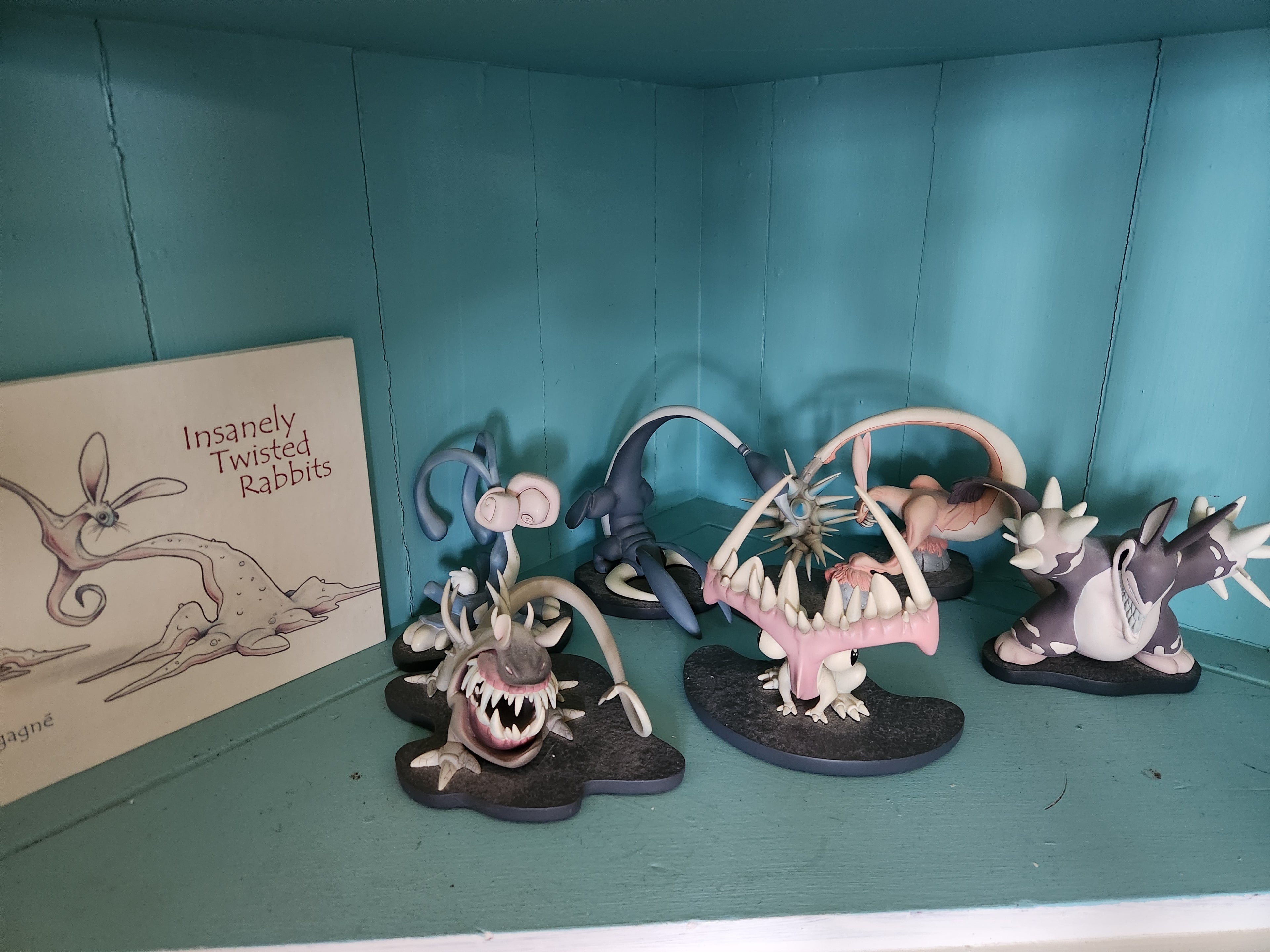 Insanely Twisted Rabbit Compete 6 Statue Set With Art  Book By Michel Gagne